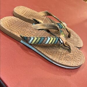 Muk Luk Sport Sand Dune Flip Flop size 11